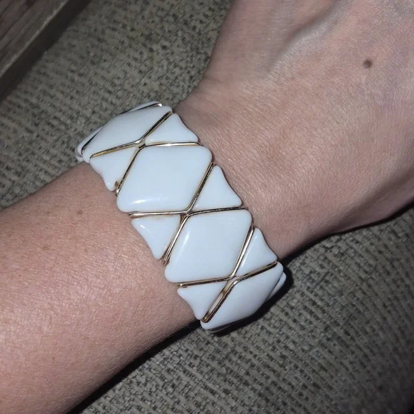 Western Germany Milk Glass And Gold Tone Wrap Bracelet Adjustable - Picture 2 of 7